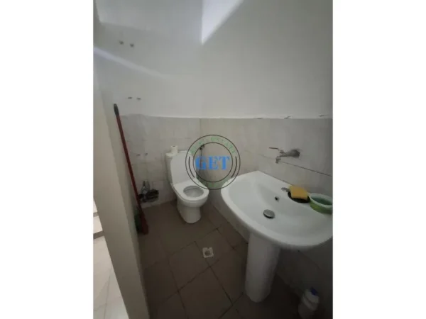 Durres, jepet me qera ambjent biznesi Kati 0, 47 m² 700 € (Bulevardi, Durres)