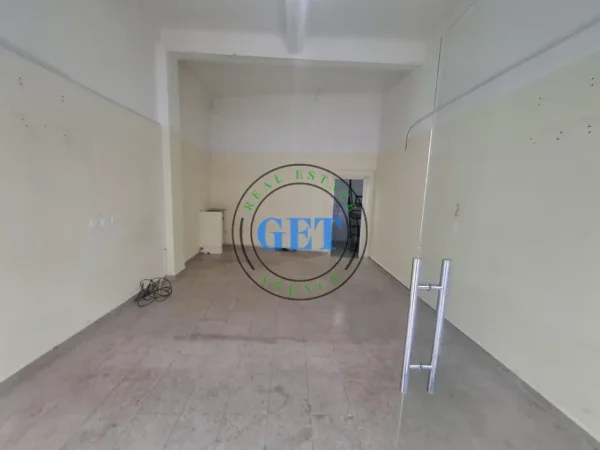 Durres, jepet me qera ambjent biznesi Kati 0, 47 m² 700 € (Bulevardi, Durres)