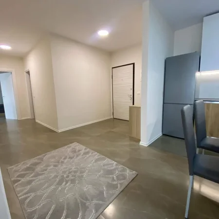 Tirane, jepet me qera apartament 3+1 Kati 6, 130 m² 700 € (rruga Beniamin kruta)