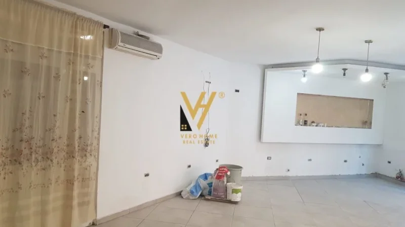 Tirane, jepet me qera dyqan Kati 0, 60 m² 500 € (ZOGU I ZI)