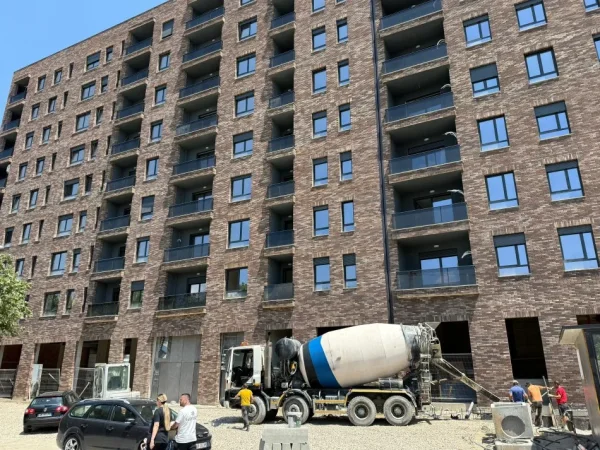 Tirane, shitet apartament 1+1 , 80 m² 117.000 € (rruga 5 maji)