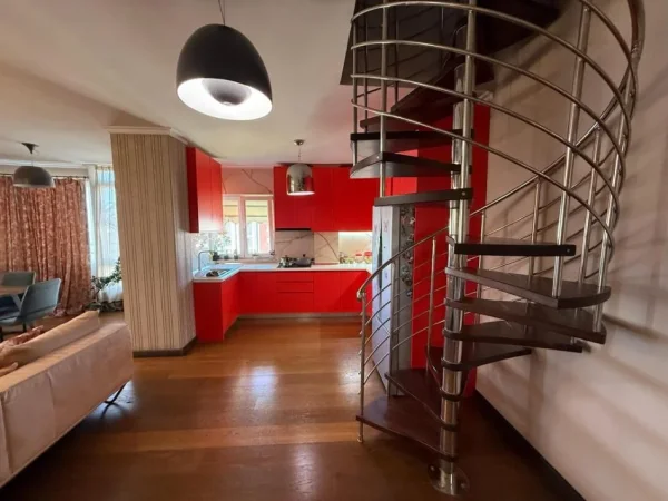 Tirane, shitet apartament Dublex Kati 9, 214 m² 429.600 € (Pallati me Shigjeta)