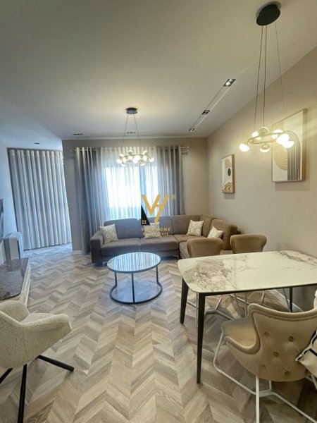 Tirane, jepet me qera apartament 2+1+Ballkon Kati 7, 120 m² 1.200 € (9 KATSHET)