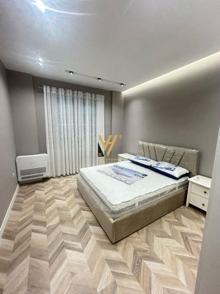 Tirane, jepet me qera apartament 2+1+Ballkon Kati 7, 120 m² 1.200 € (9 KATSHET)