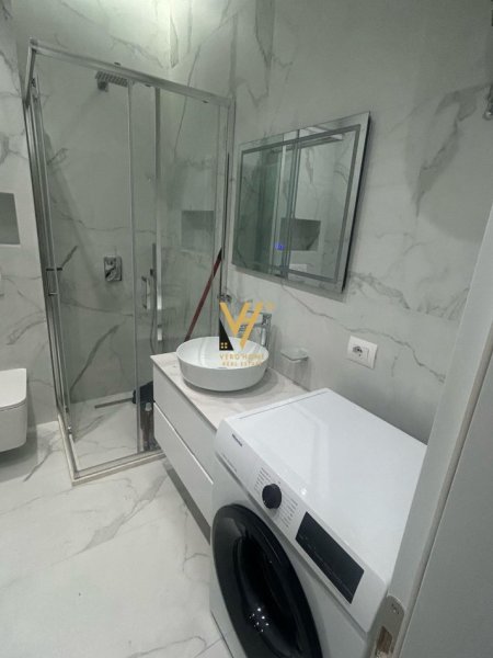 Tirane, jepet me qera apartament 2+1+Ballkon Kati 7, 120 m² 1.200 € (9 KATSHET)