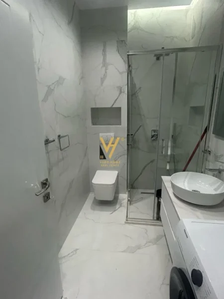 Tirane, jepet me qera apartament 2+1+Ballkon Kati 7, 120 m² 1.200 € (9 KATSHET)