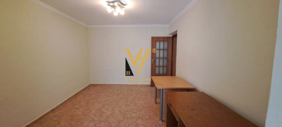 Tirane, jepet me qera zyre Kati 2, 30 m² 400 € (SHESHI WILLSON)
