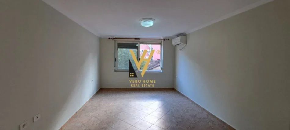 Tirane, jepet me qera zyre Kati 2, 30 m² 400 € (SHESHI WILLSON)