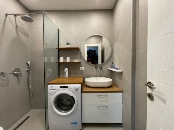 Tirane, jepet me qera apartament 2+1+Ballkon Kati 6, 154 m² 1.000 € (Kodra e Diellit)