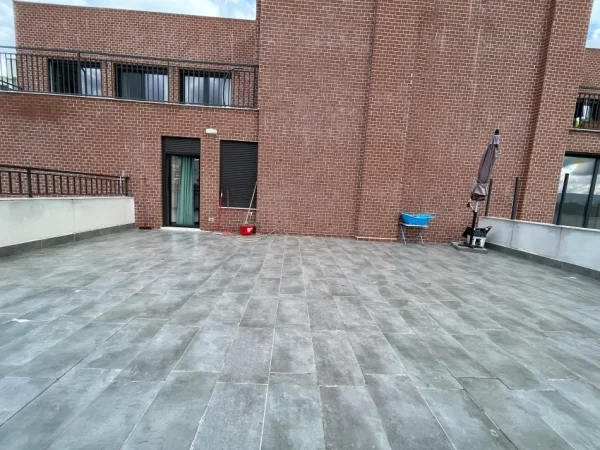 Tirane, jepet me qera apartament 2+1+Ballkon Kati 6, 154 m² 1.000 € (Kodra e Diellit)