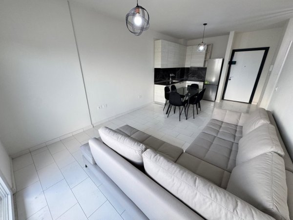 Tirane, jepet me qera apartament 1+1 Kati 10, 70 m² 450 € (kompleksi golden park)