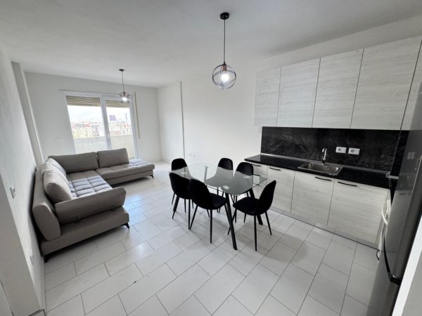 Tirane, jepet me qera apartament 1+1 Kati 10, 70 m² 450 € (kompleksi golden park)