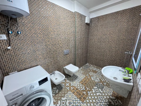 Tirane, jepet me qera apartament 1+1 Kati 10, 70 m² 450 € (kompleksi golden park)