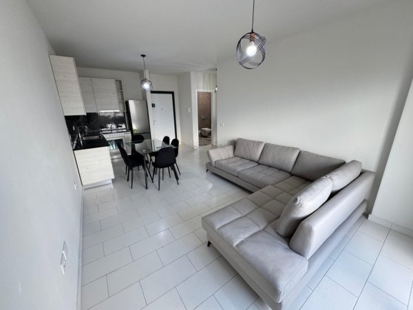 Tirane, jepet me qera apartament 1+1 Kati 10, 70 m² 450 € (kompleksi golden park)