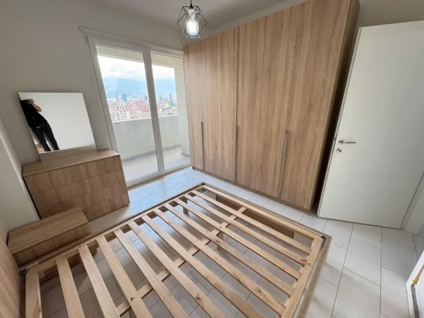 Tirane, jepet me qera apartament 1+1 Kati 10, 70 m² 450 € (kompleksi golden park)