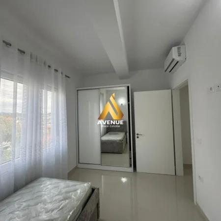 Tirane, jepet me qera apartament 2+1+Ballkon Kati 2, 100 m² 550 € (Sauk)