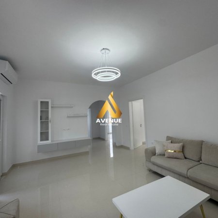 Tirane, jepet me qera apartament 2+1+Ballkon Kati 2, 100 m² 550 € (Sauk)