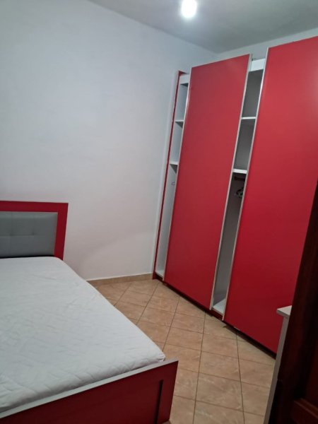 Tirane, jepet me qera shtepi 1+1 Kati 0, 45 m² 350 € (Rruga Robert Shvarc)