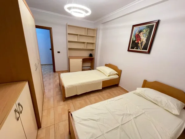 Tirane, jepet me qera apartament 2+1 Kati 5, 95 m² 650 € (21 dhjetori)