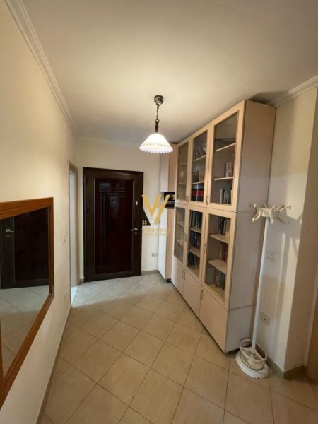 Tirane, jepet me qera apartament 2+1+Ballkon Kati 6, 75 m² 600 € (PAZARI I RI)