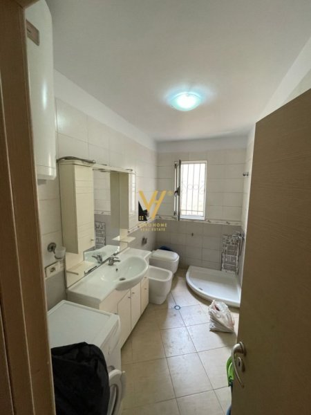 Tirane, jepet me qera apartament 2+1+Ballkon Kati 6, 75 m² 600 € (PAZARI I RI)