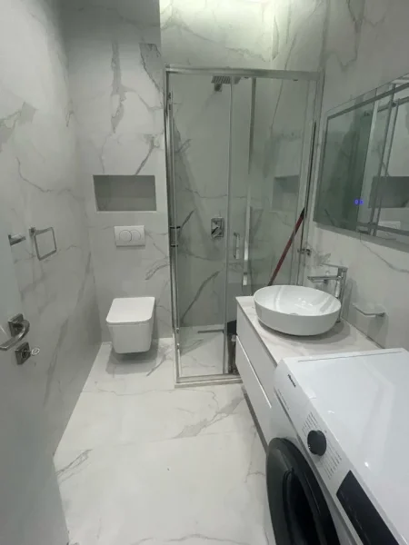 Tirane, jepet me qera apartament 2+1+Ballkon Kati 7, 120 m² 1.200 € (Qender)