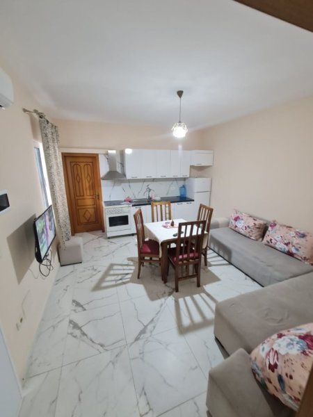 Tirane, jepet me qera apartament 1+1+Ballkon Kati 2, 58 m² 400 € (RRUGA E DIBRES)