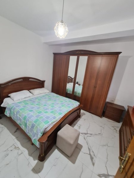Tirane, jepet me qera apartament 1+1+Ballkon Kati 2, 58 m² 400 € (RRUGA E DIBRES)