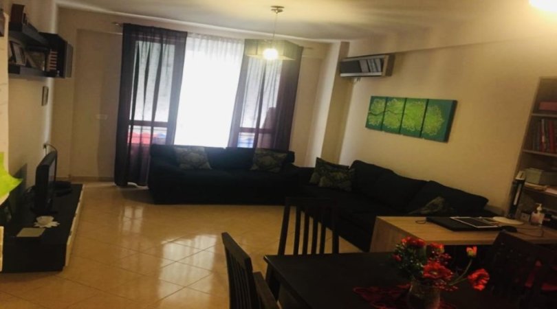 Tirane, jepet me qera apartament 1+1+Ballkon Kati 8, 60 m² 350 € (Misto Mame)