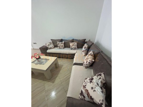 Tirane, shitet apartament 2+1 Kati 3, 90 m² 80.000 € (FRESKU)