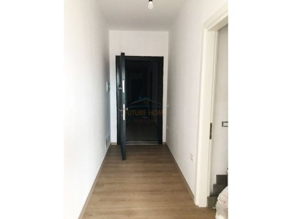 Tirane, jepet me qera apartament 2+1 Kati 6, 95 m² 500 € (ISH FUSHA AVIACIONIT,LAPRAKE)