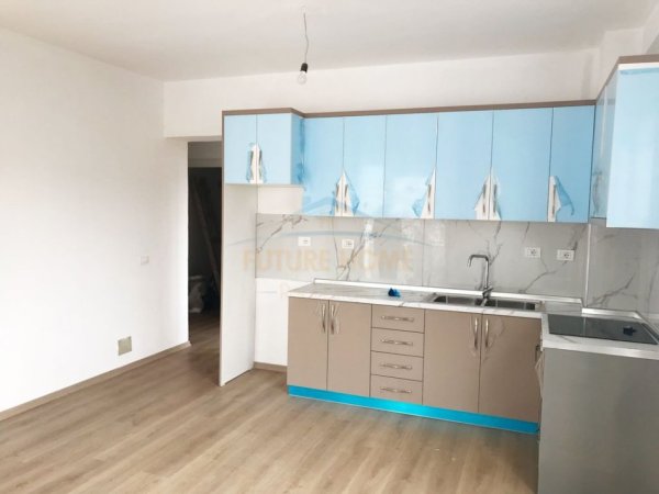 Tirane, jepet me qera apartament 2+1 Kati 6, 95 m² 500 € (ISH FUSHA AVIACIONIT,LAPRAKE)