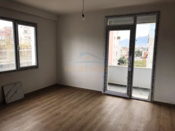 Tirane, jepet me qera apartament 2+1 Kati 6, 95 m² 500 € (ISH FUSHA AVIACIONIT,LAPRAKE)