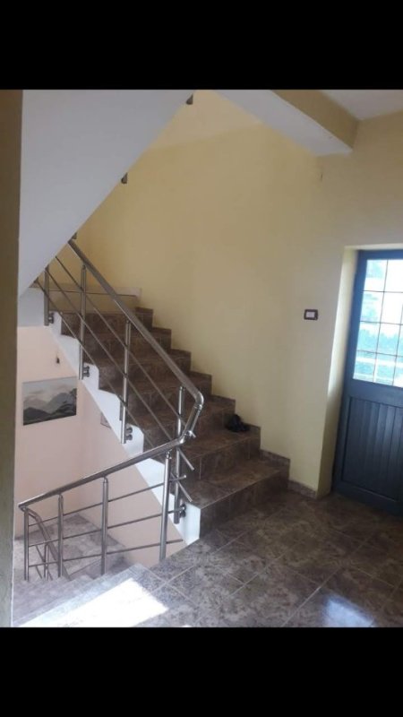 Tirane, jepet me qera shtepi 3 Katshe , 270 m² (Don Bosko Miftar Gerbolli)