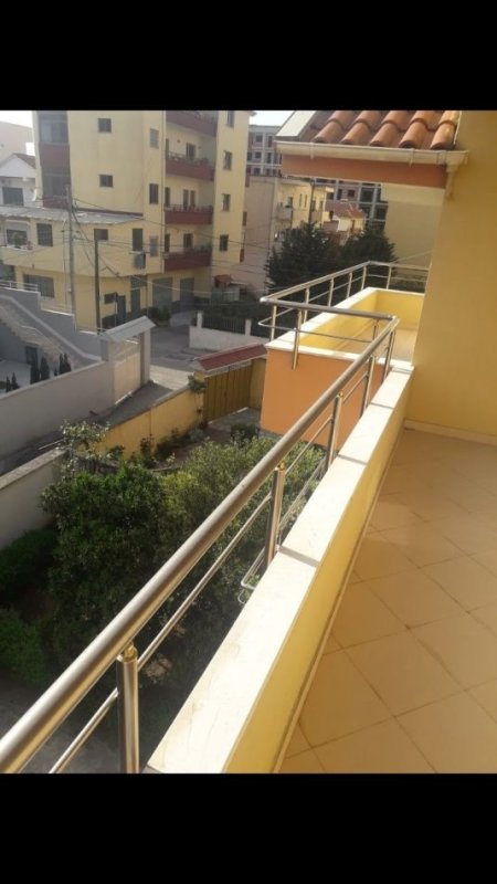 Tirane, jepet me qera shtepi 3 Katshe , 270 m² (Don Bosko Miftar Gerbolli)
