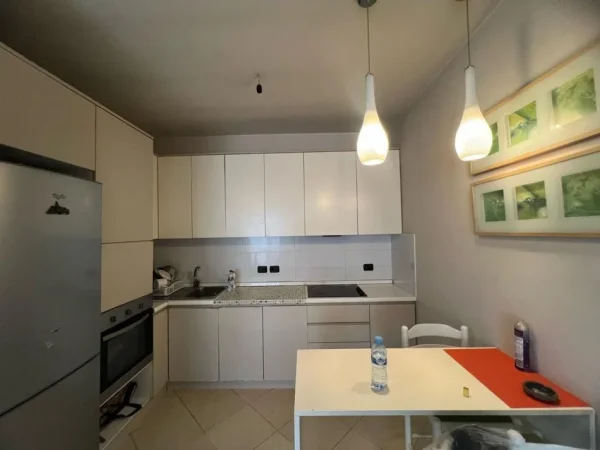 Tirane, jepet me qera apartament 2+1+Ballkon Kati 6, 100 m² 450 €