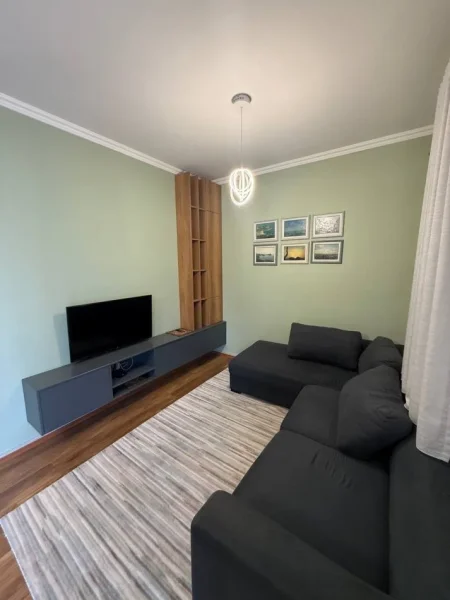 Tirane, jepet me qera apartament 2+1+Ballkon Kati 1, 120 m² 1.000 € (Spitali Amerikan 3)