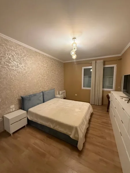 Tirane, jepet me qera apartament 2+1+Ballkon Kati 1, 120 m² 1.000 € (Spitali Amerikan 3)