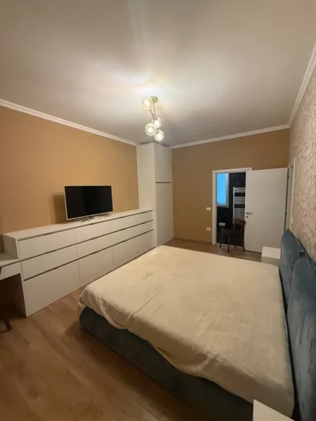 Tirane, jepet me qera apartament 2+1+Ballkon Kati 1, 120 m² 1.000 € (Spitali Amerikan 3)