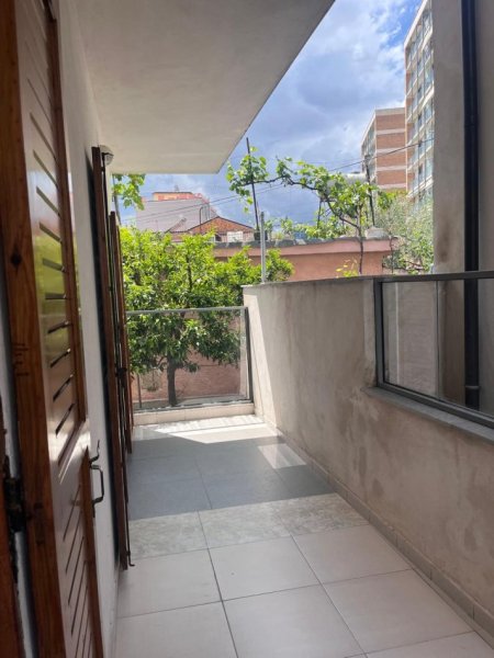 Tirane, jepet me qera apartament 2+1+Aneks+Ballkon Kati 1, 80 m² 380 € (Don Bosco)