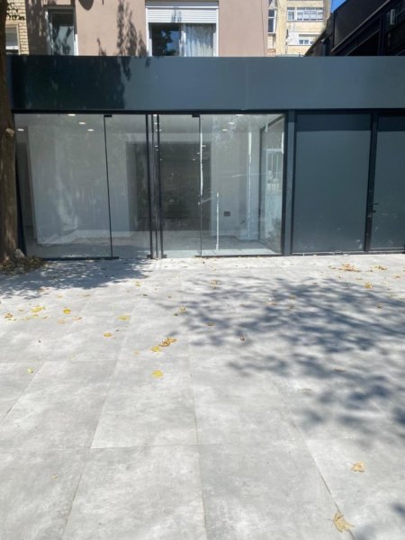 Tirane, jepet me qera ambjent biznesi Kati 0, 160 m² 2.500 € (bryli)