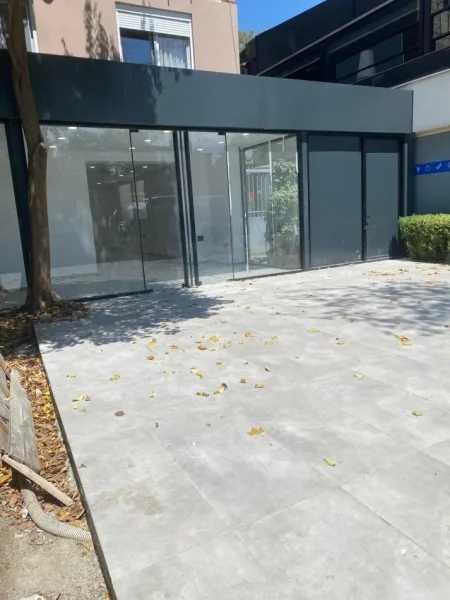 Tirane, jepet me qera ambjent biznesi Kati 0, 160 m² 2.500 € (bryli)