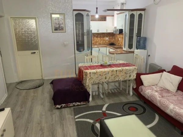 Tirane, shitet Vile 2+1 Kati 1, 180 m² 140.000 € (Rruga 'Tahir Skenderi')