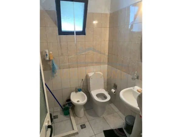 Tirane, shitet Vile 2+1 Kati 1, 180 m² 140.000 € (Rruga 'Tahir Skenderi')