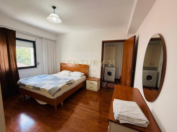 Tirane, jepet me qera apartament 2+1 Kati 5, 90 m² 800 € (Bllok)