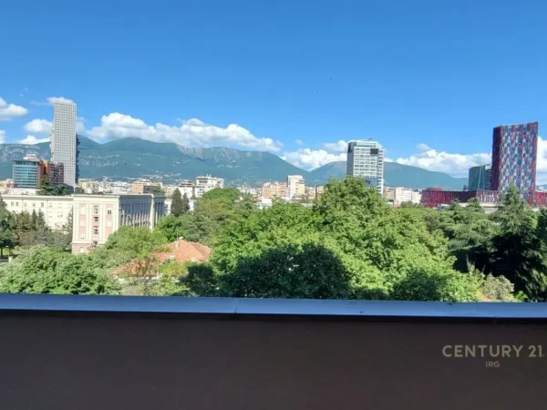 Tirane, jepet me qera ambjent biznesi Kati 7, 160 m² 2.100 € (Bllok)