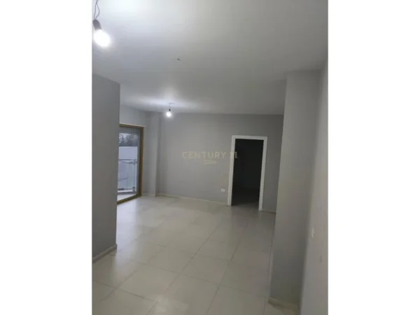 Tirane, jepet me qera zyre Kati 7, 110 m² 1.120 € (Ish Bllok)