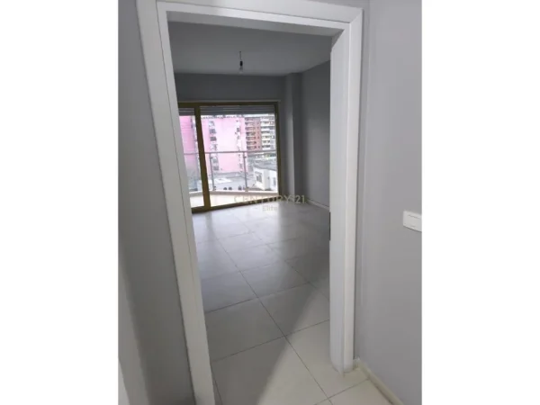 Tirane, jepet me qera zyre Kati 7, 110 m² 1.120 € (Ish Bllok)