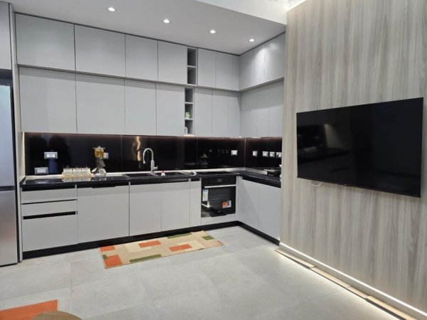 Tirane, jepet me qera apartament 2+1 Kati 8, 109 m² 1.501 € (Mine Peza)