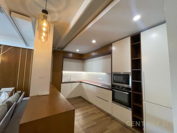 Tirane, jepet me qera apartament 2+1 Kati 8, 120 m² 1.400 € (Bllok)
